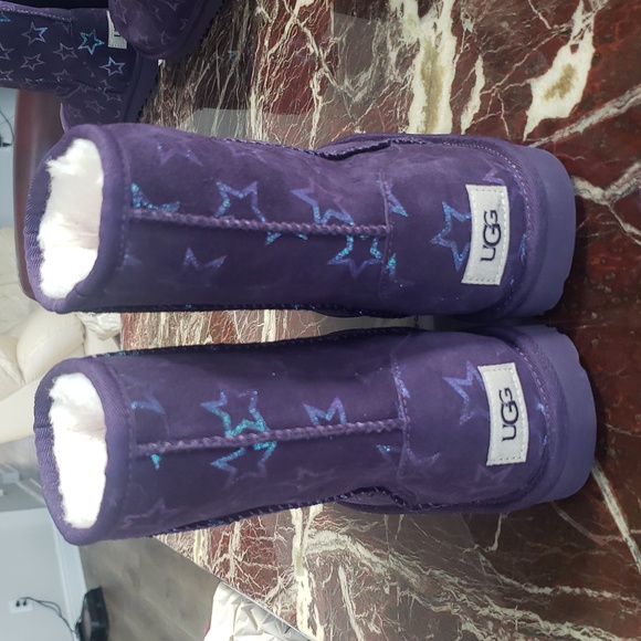 UGG Girls' Classic II Iridescent Stars Boots - Picture 3 of 7